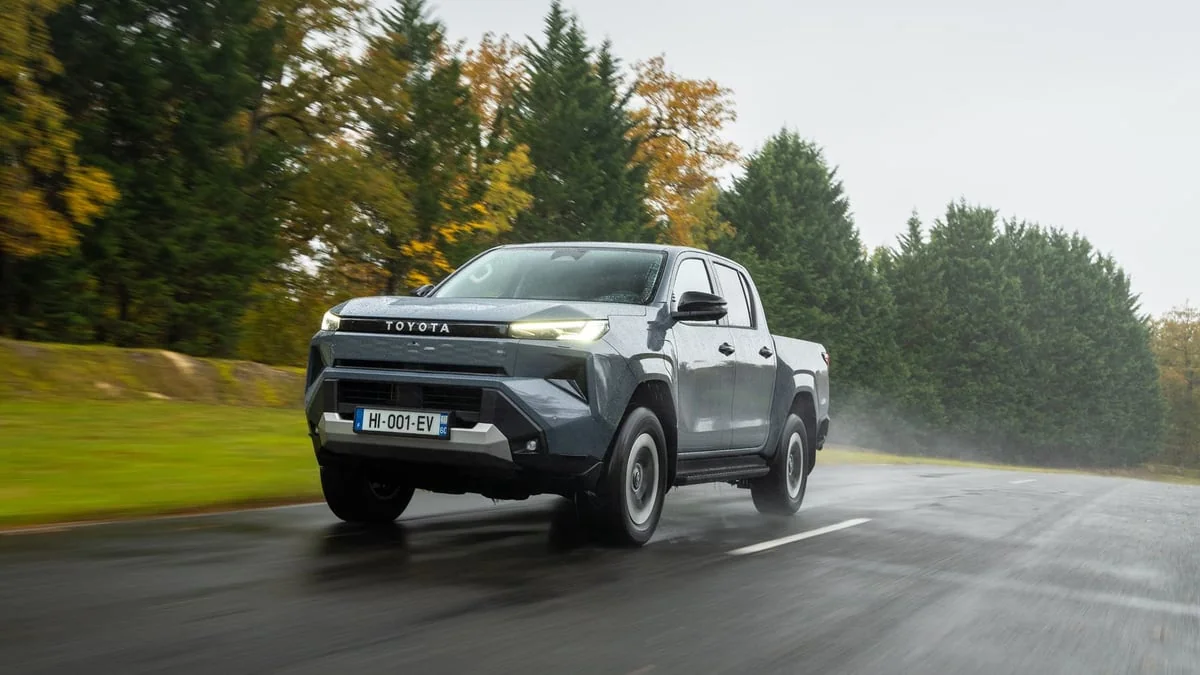 Barely unveiled, we’ve already tried the 9th generation Toyota Hilux in its unprecedented electric version